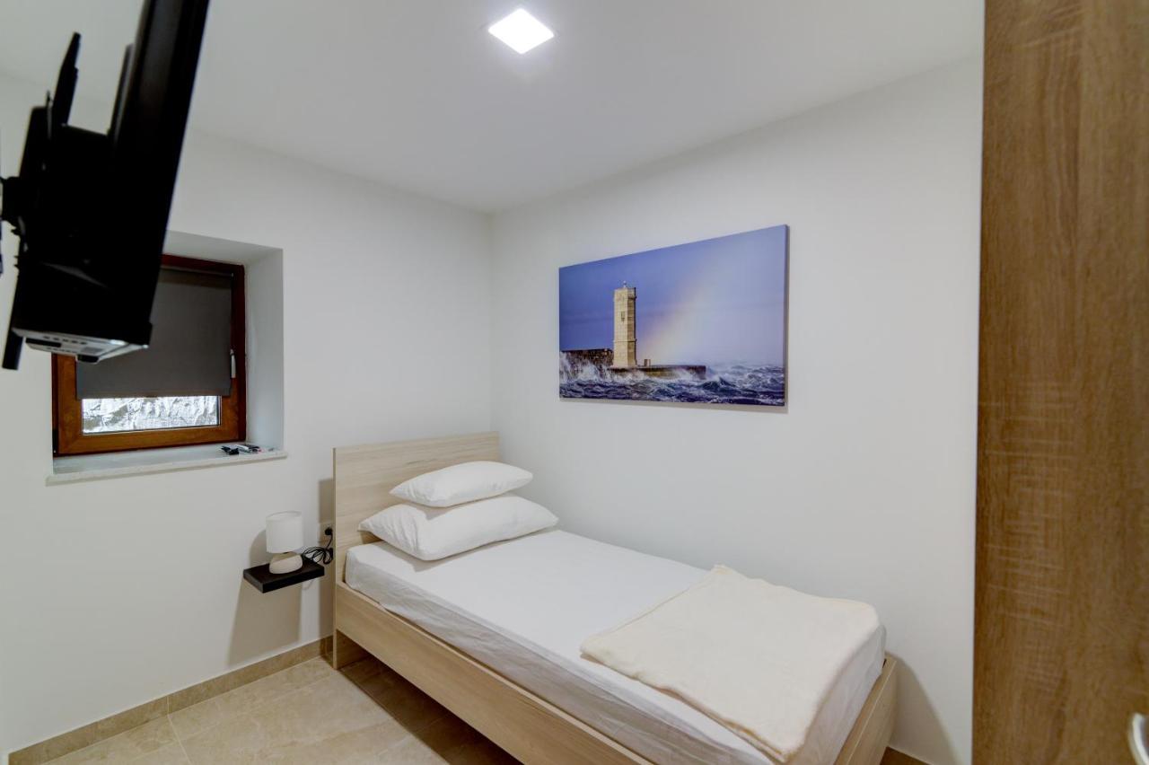 Ferienwohnung Rote Zora Senj  Exterior foto