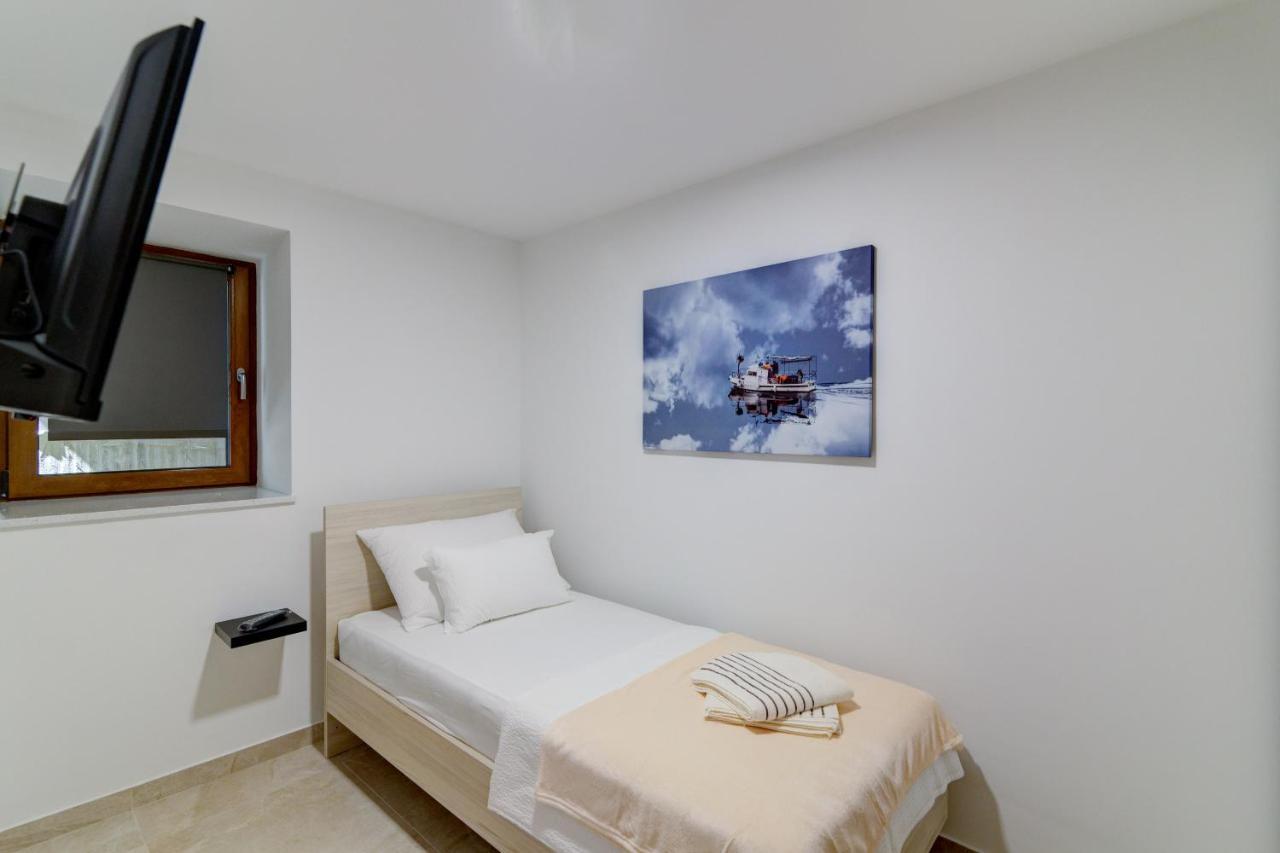 Ferienwohnung Rote Zora Senj  Exterior foto